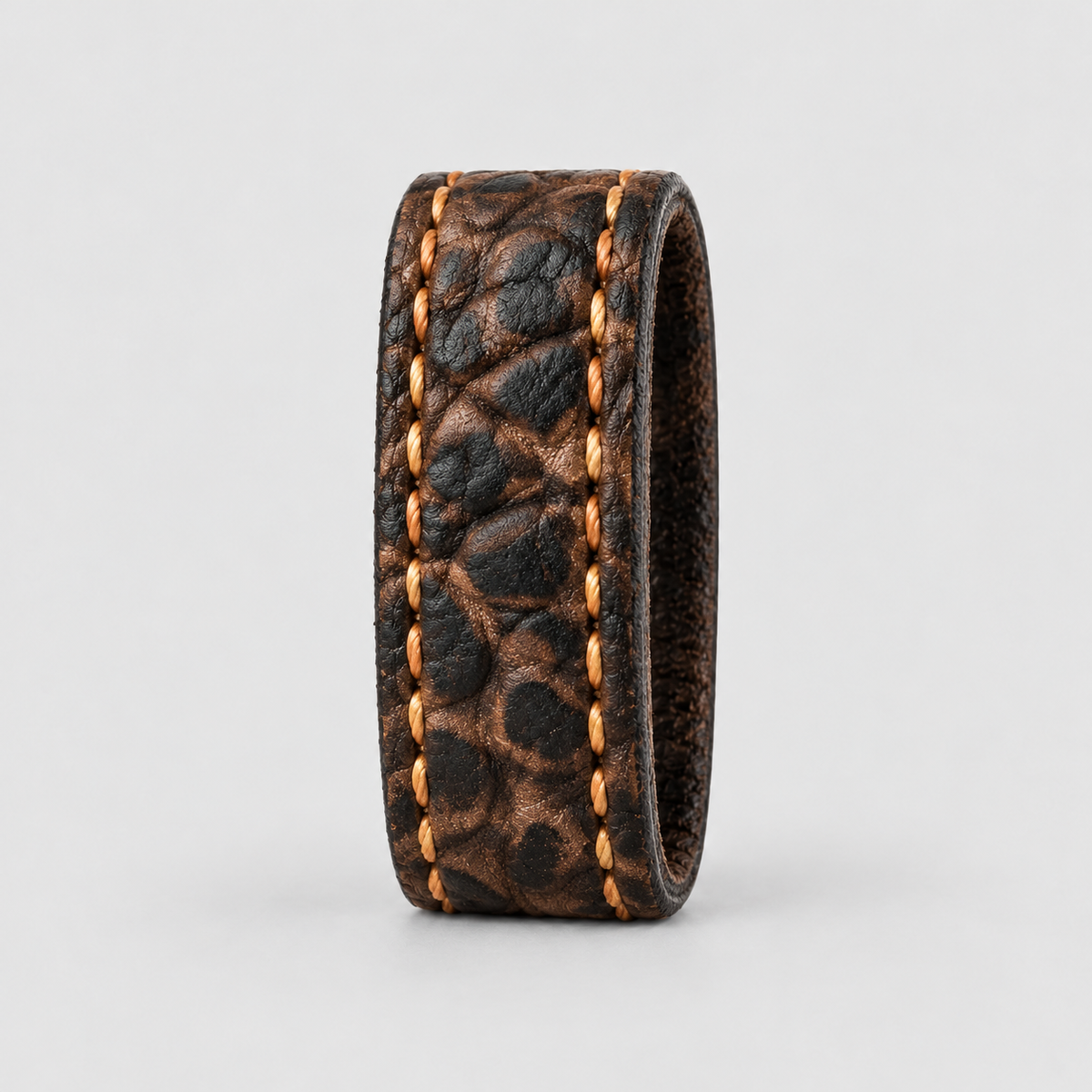 1.5″ Shrunken Bison #22 Keeper in brown with thick tan contrast stitching for a 1.5″ belt.